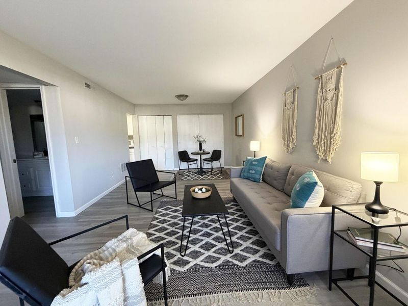 4710 Charecote Lane, Unit D, Columbus, OH 43220 Photo 4