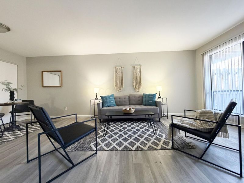 4710 Charecote Lane, Unit D, Columbus, OH 43220 Photo 5