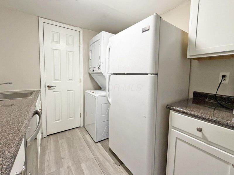 4710 Charecote Lane, Unit D, Columbus, OH 43220 Photo 7