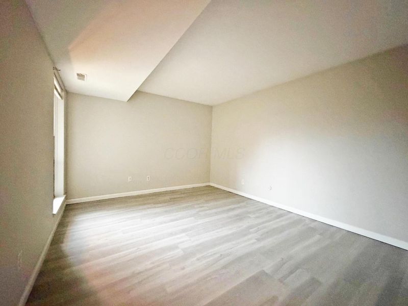 4710 Charecote Lane, Unit D, Columbus, OH 43220 Photo 8