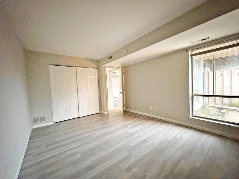 4710 Charecote Lane, Unit D, Columbus, OH 43220 Photo 9