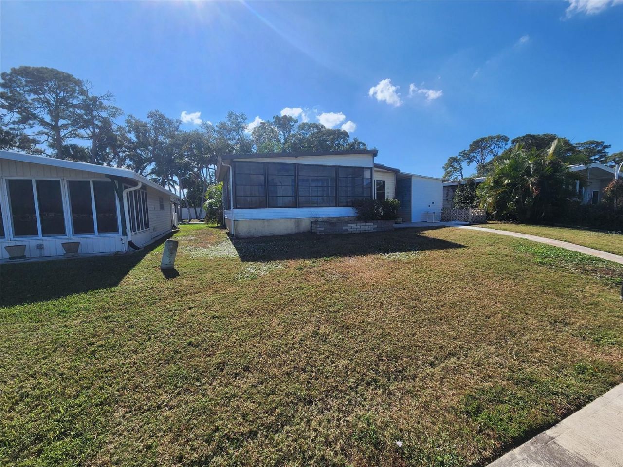 808 53rd Avenue E, Unit 301, Bradenton, FL 34203 Photo
