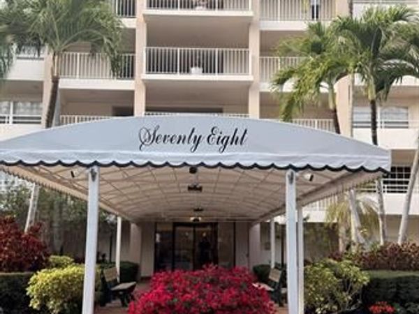 3960 Oaks Clubhouse Drive, Unit 502, Pompano Beach, FL 33069