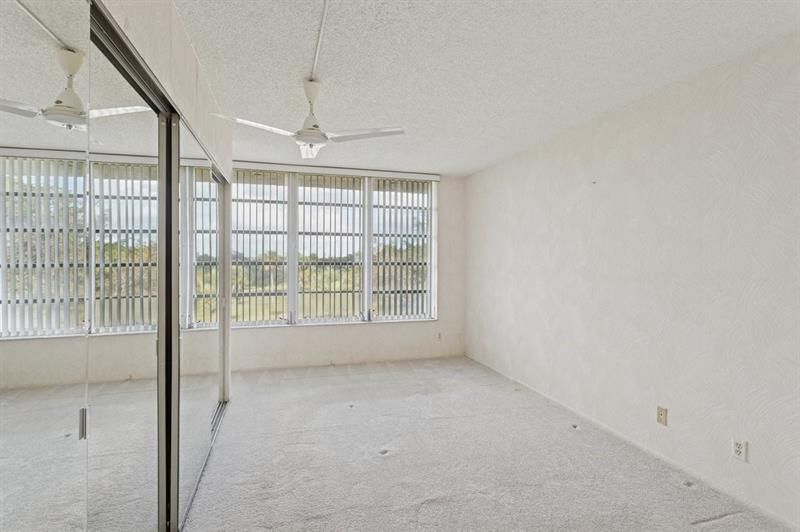 3960 Oaks Clubhouse Drive, Unit 502, Pompano Beach, FL 33069 Photo
