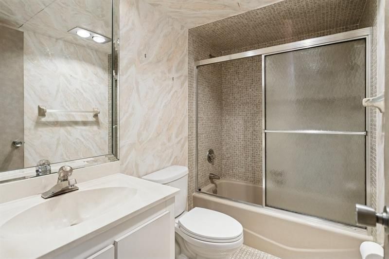 3960 Oaks Clubhouse Drive, Unit 502, Pompano Beach, FL 33069 Photo