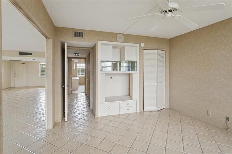 3960 Oaks Clubhouse Drive, Unit 502, Pompano Beach, FL 33069 Photo