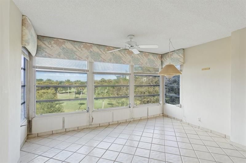 3960 Oaks Clubhouse Drive, Unit 502, Pompano Beach, FL 33069 Photo
