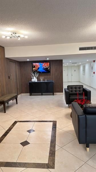 3960 Oaks Clubhouse Drive, Unit 502, Pompano Beach, FL 33069 Photo