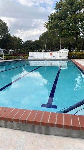 3960 Oaks Clubhouse Drive, Unit 502, Pompano Beach, FL 33069 Photo