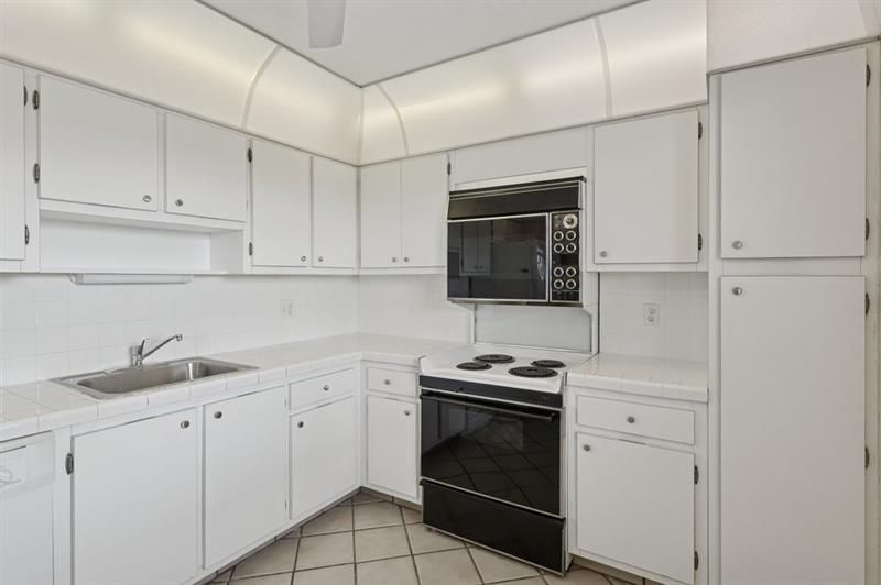 3960 Oaks Clubhouse Drive, Unit 502, Pompano Beach, FL 33069 Photo