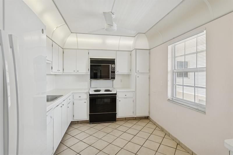 3960 Oaks Clubhouse Drive, Unit 502, Pompano Beach, FL 33069 Photo