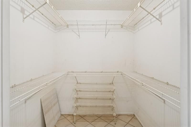 3960 Oaks Clubhouse Drive, Unit 502, Pompano Beach, FL 33069 Photo