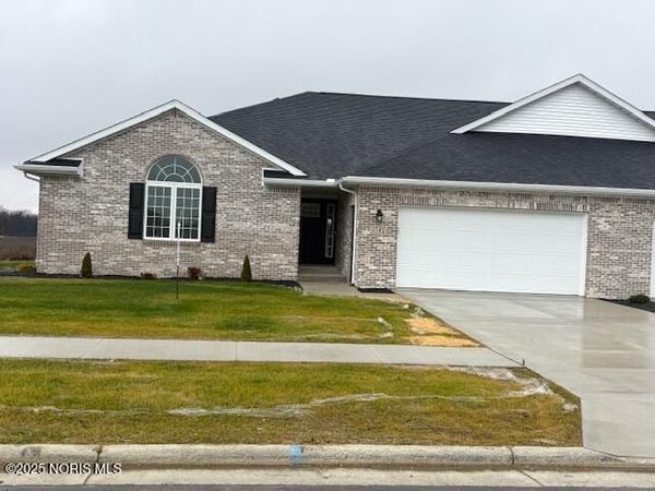 1742 Dolly Drive, Bowling Green, OH 43402