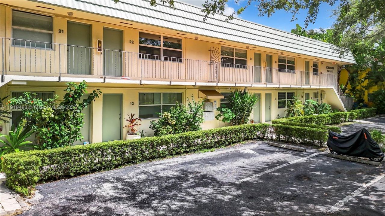 651 NE 60th St, Unit 12, Miami, FL 33137 Photo