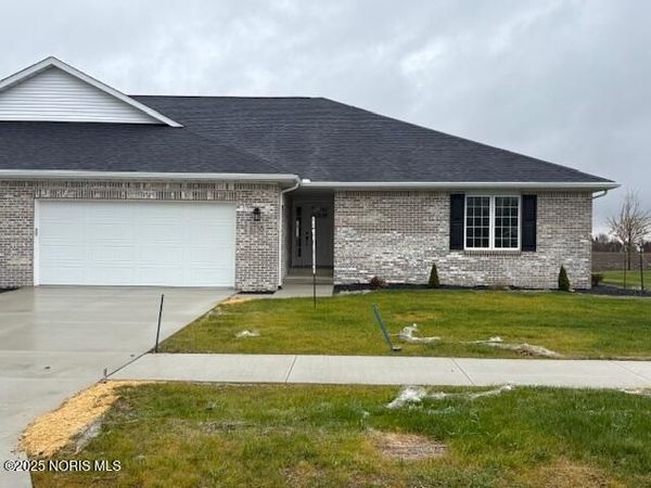 1738 Dolly Drive, Bowling Green, OH 43402