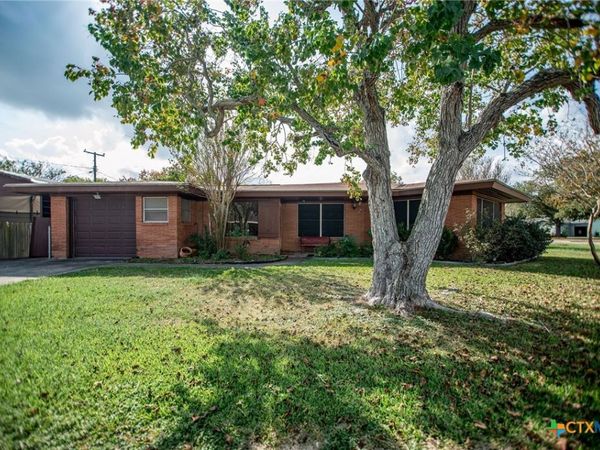 218 Burnet Street, Port Lavaca, TX 77979