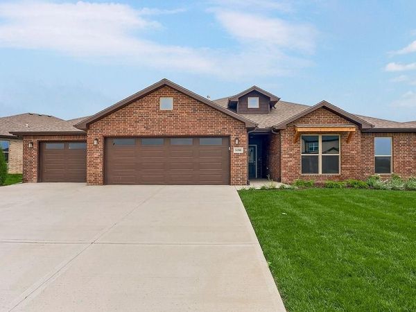 16500 W 166th Court, Olathe, KS 66062