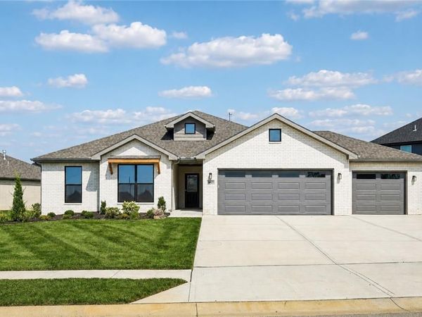 16322 W 166th Court, Olathe, KS 66062