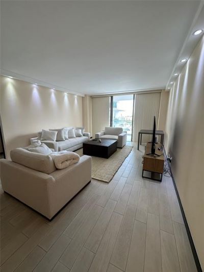 19707 Turnberry Way, Unit 8L, Miami, FL 33180 Photo