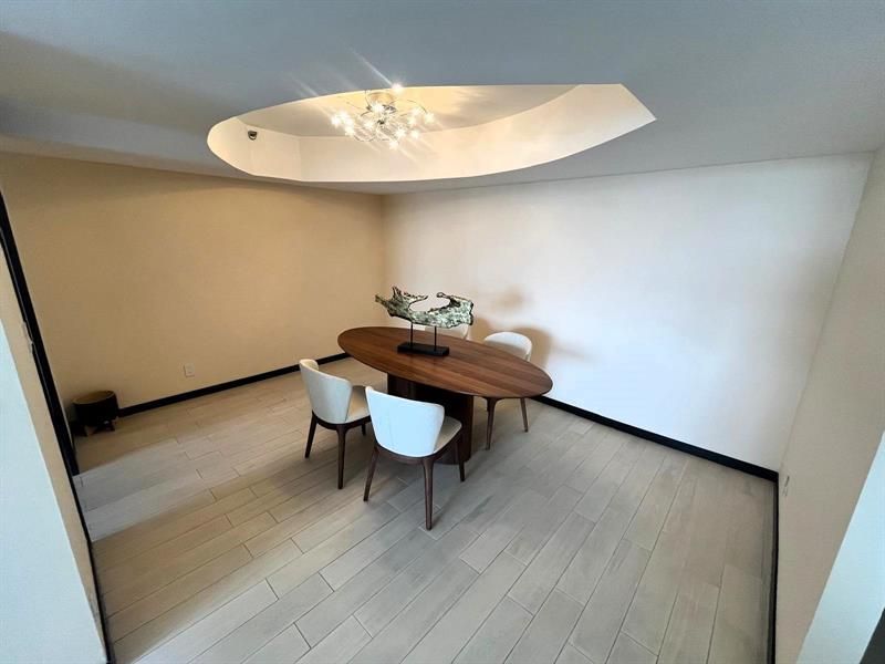 19707 Turnberry Way, Unit 8L, Miami, FL 33180 Photo