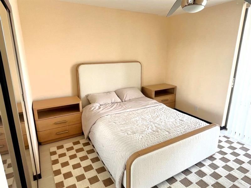 19707 Turnberry Way, Unit 8L, Miami, FL 33180 Photo