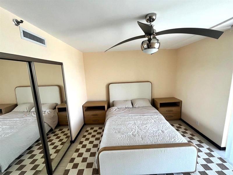 19707 Turnberry Way, Unit 8L, Miami, FL 33180 Photo