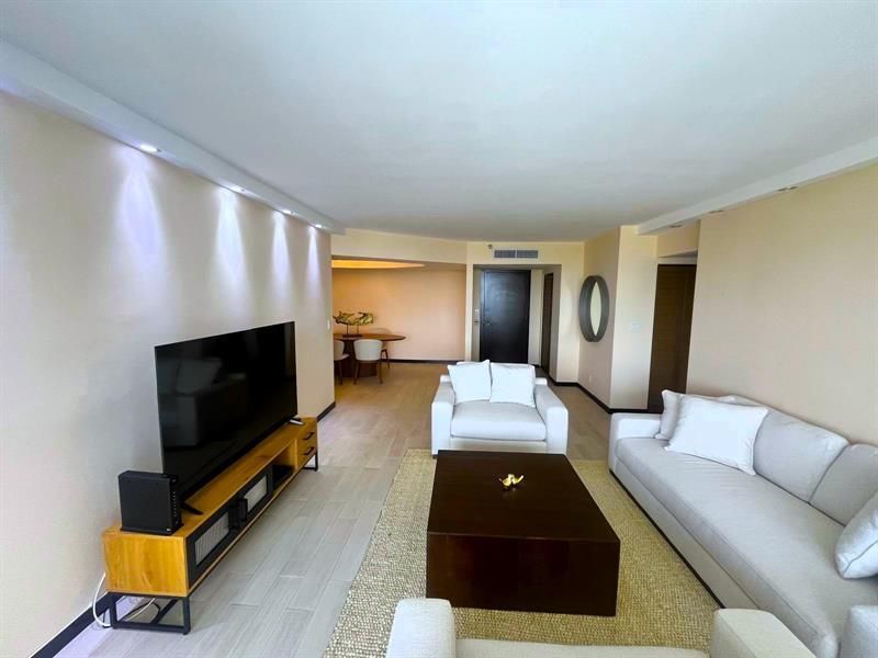 19707 Turnberry Way, Unit 8L, Miami, FL 33180 Photo