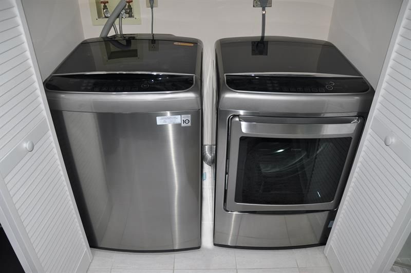 19707 Turnberry Way, Unit 8L, Miami, FL 33180 Photo