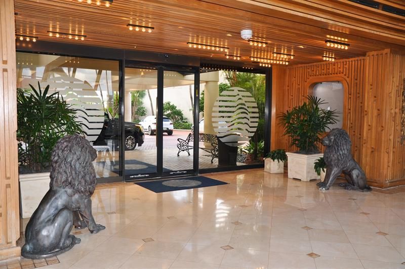 19707 Turnberry Way, Unit 8L, Miami, FL 33180 Photo