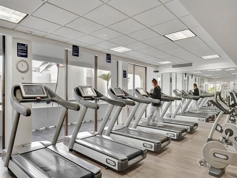 19707 Turnberry Way, Unit 8L, Miami, FL 33180 Photo