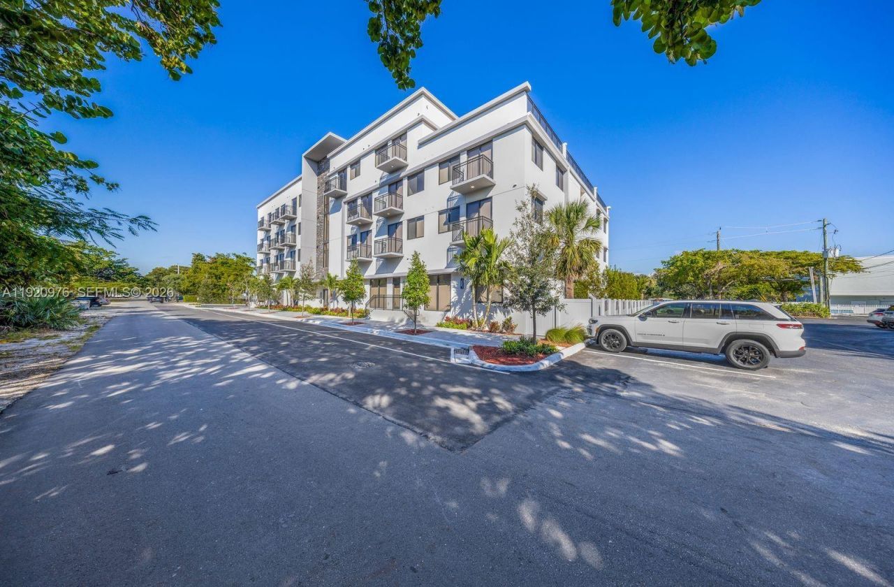 20 NE 19th Ave, Unit 302, Pompano Beach, FL 33060 Photo