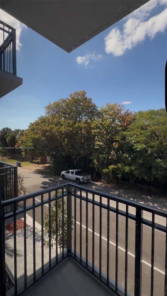 20 NE 19th Ave, Unit 302, Pompano Beach, FL 33060 Photo