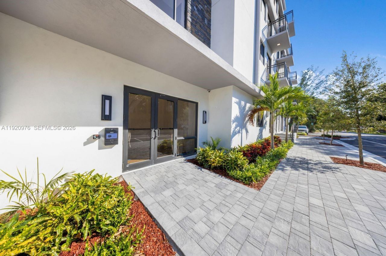 20 NE 19th Ave, Unit 302, Pompano Beach, FL 33060 Photo