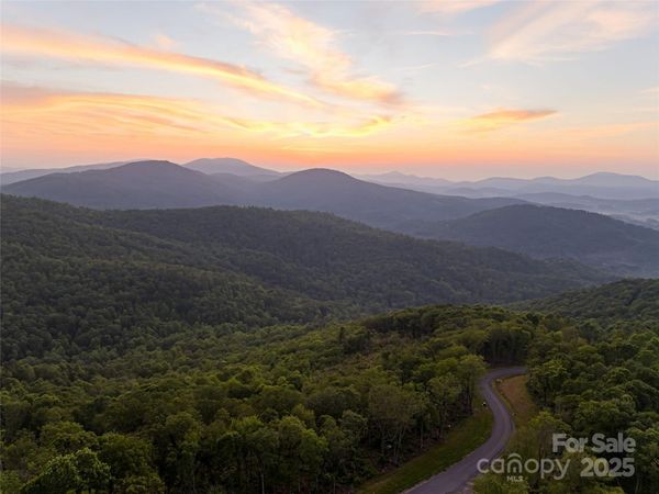 591 Garden Lane, Hendersonville, NC 28792