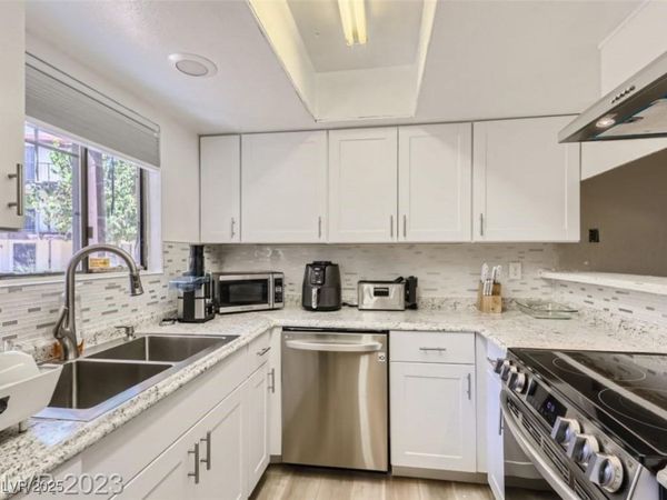 2080 Karen Avenue , Unit 34, Las Vegas, NV 89169