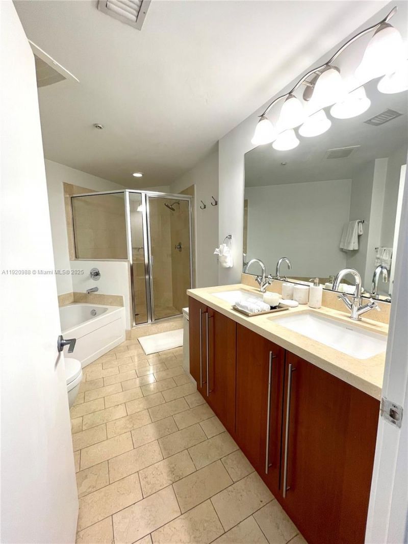 79 SW 12th St, Unit 2407-S, Miami, FL 33130 Photo