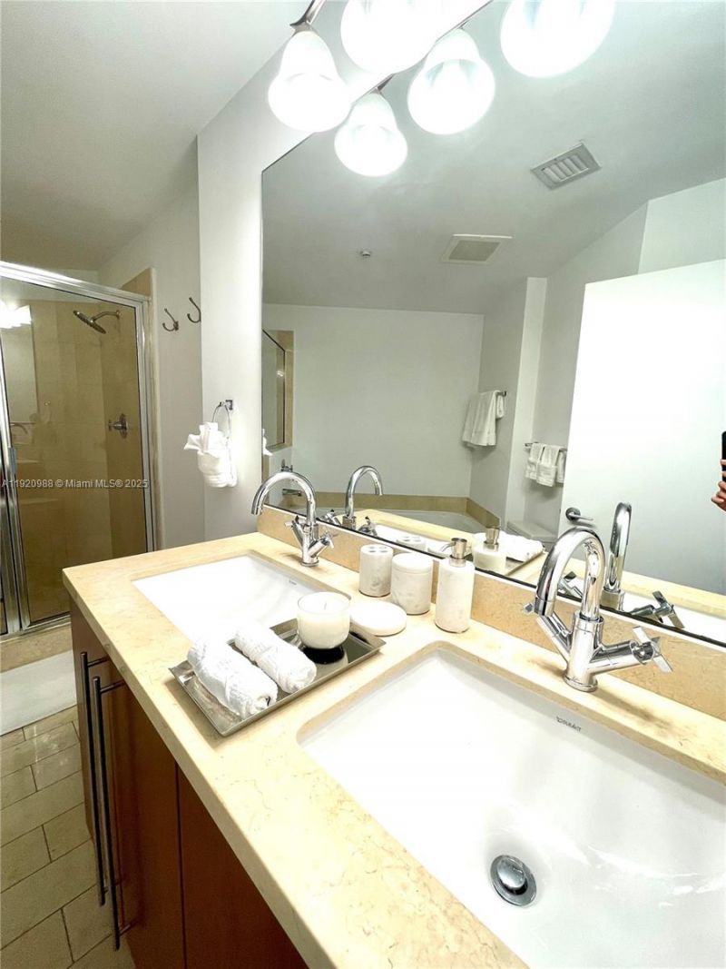 79 SW 12th St, Unit 2407-S, Miami, FL 33130 Photo