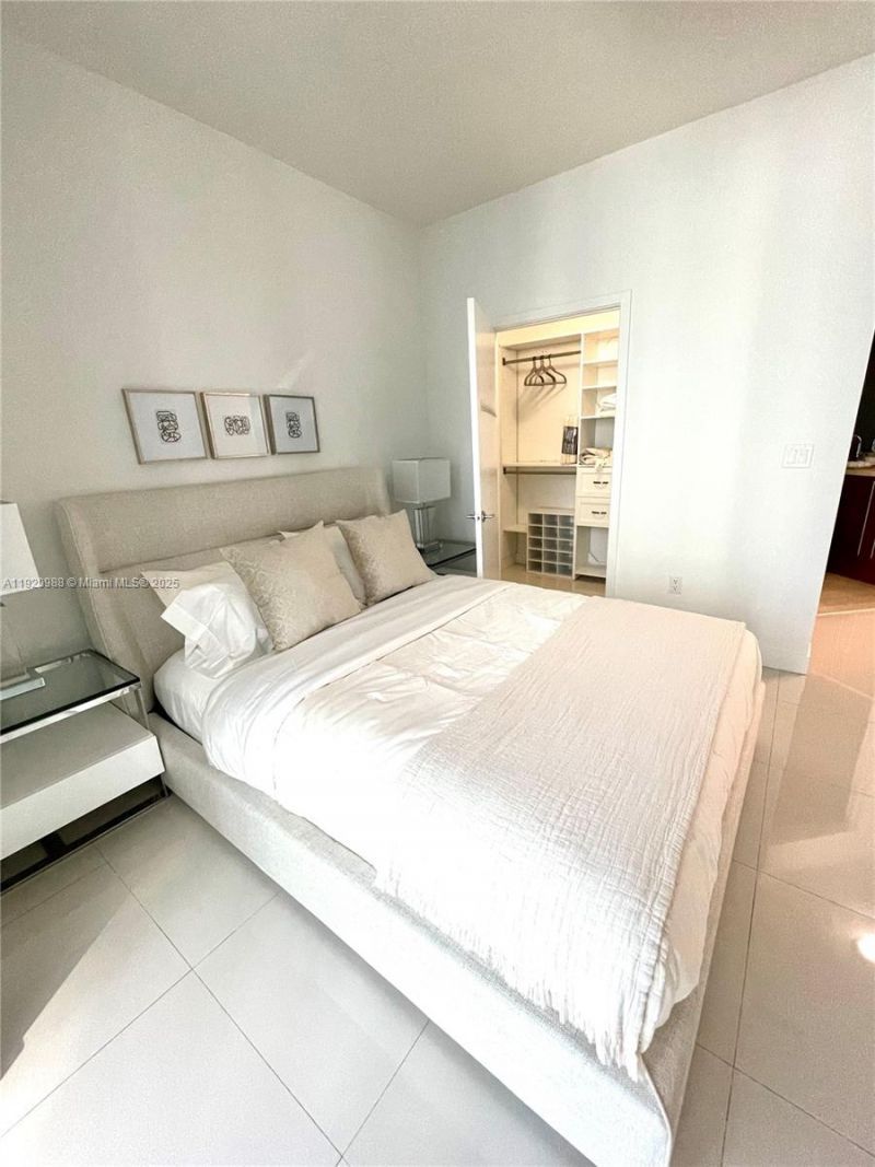 79 SW 12th St, Unit 2407-S, Miami, FL 33130 Photo