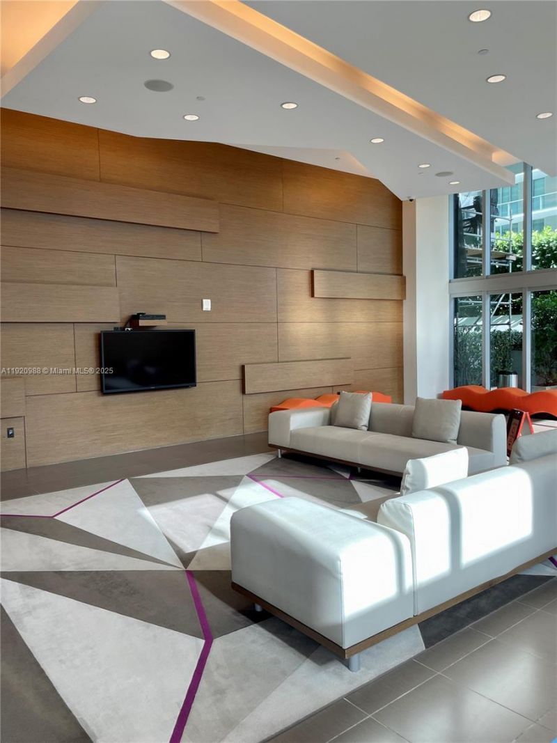 79 SW 12th St, Unit 2407-S, Miami, FL 33130 Photo