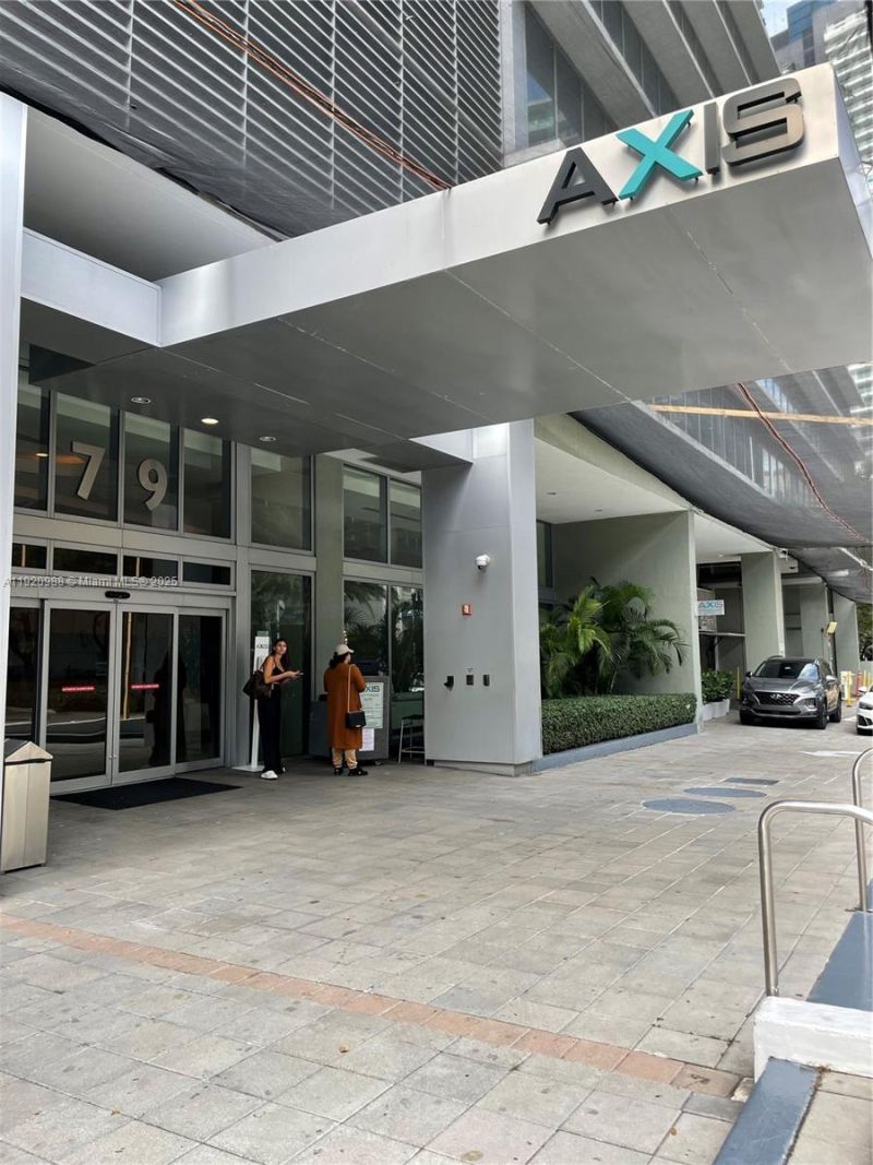 79 SW 12th St, Unit 2407-S, Miami, FL 33130 Photo