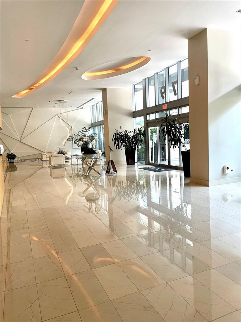 79 SW 12th St, Unit 2407-S, Miami, FL 33130 Photo