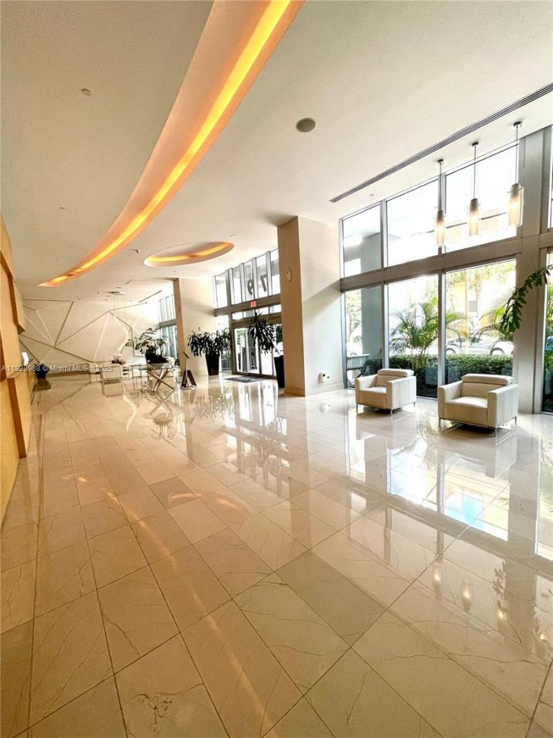 79 SW 12th St, Unit 2407-S, Miami, FL 33130 Photo