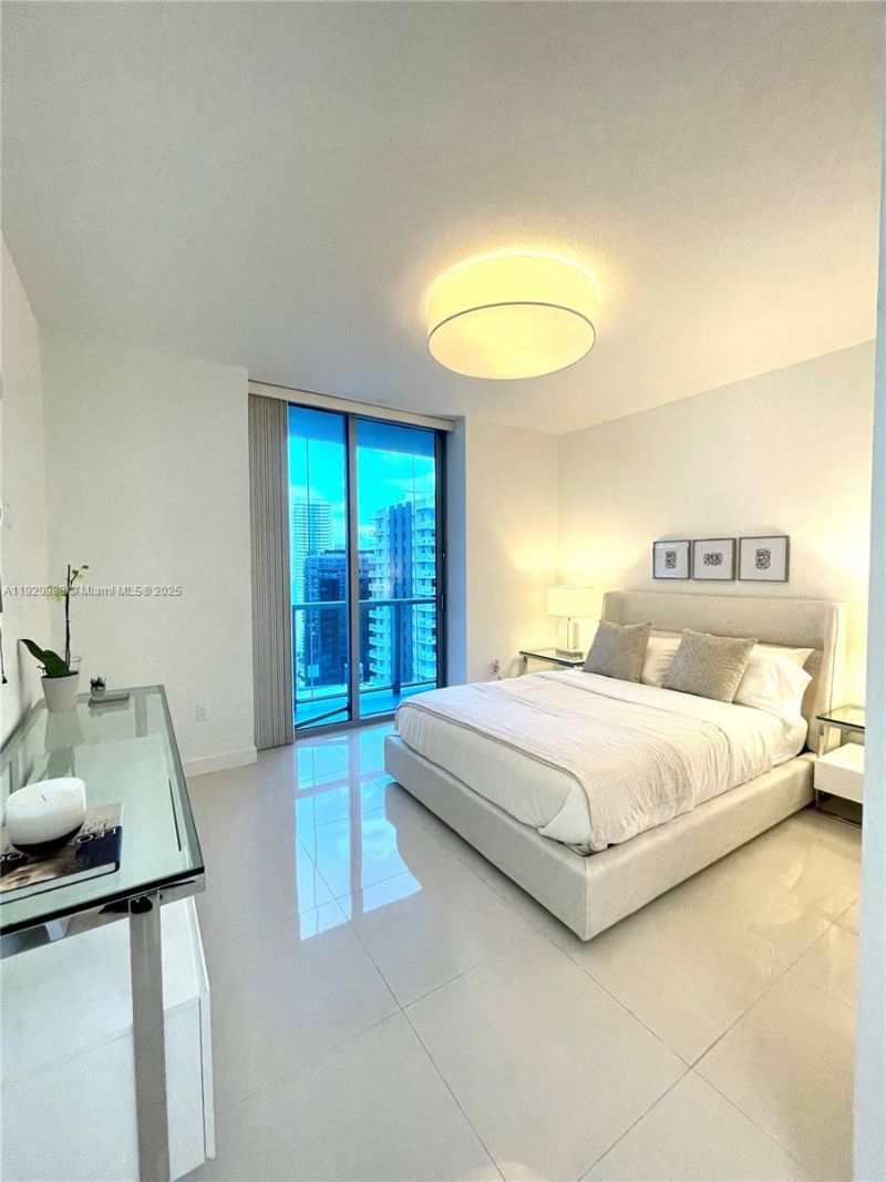 79 SW 12th St, Unit 2407-S, Miami, FL 33130 Photo