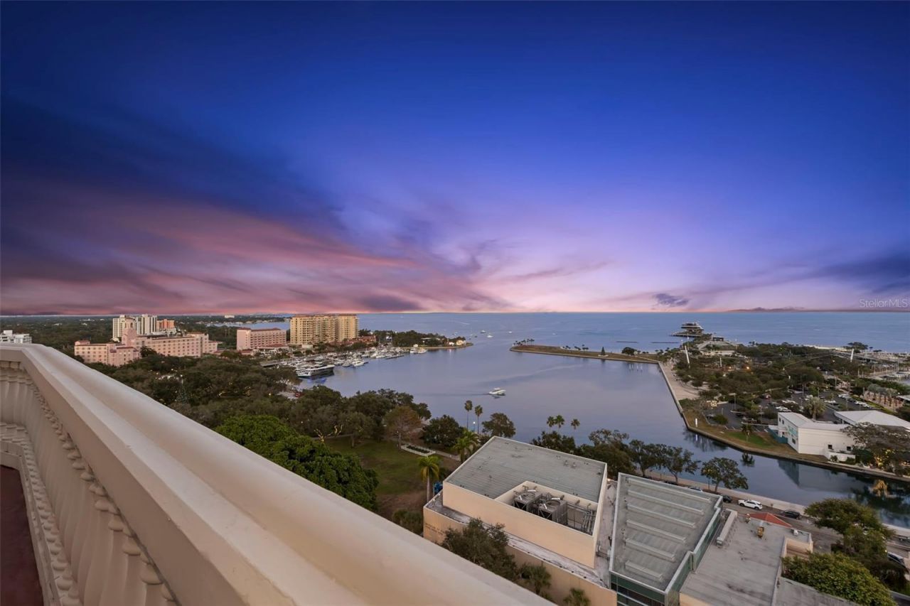 288 Beach Drive Ne, Unit PH-2A, Saint Petersburg, FL 33701 Photo