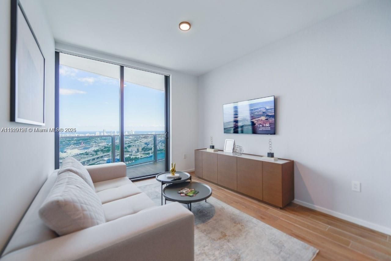 398 NE 5th St, Unit 4210, Miami, FL 33132 Photo