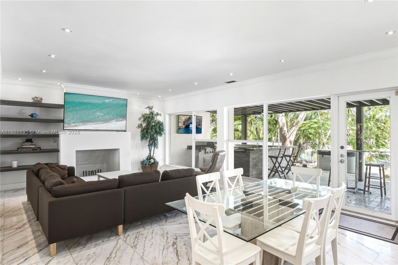 12545 Palm Rd, North Miami, FL 33181 Photo