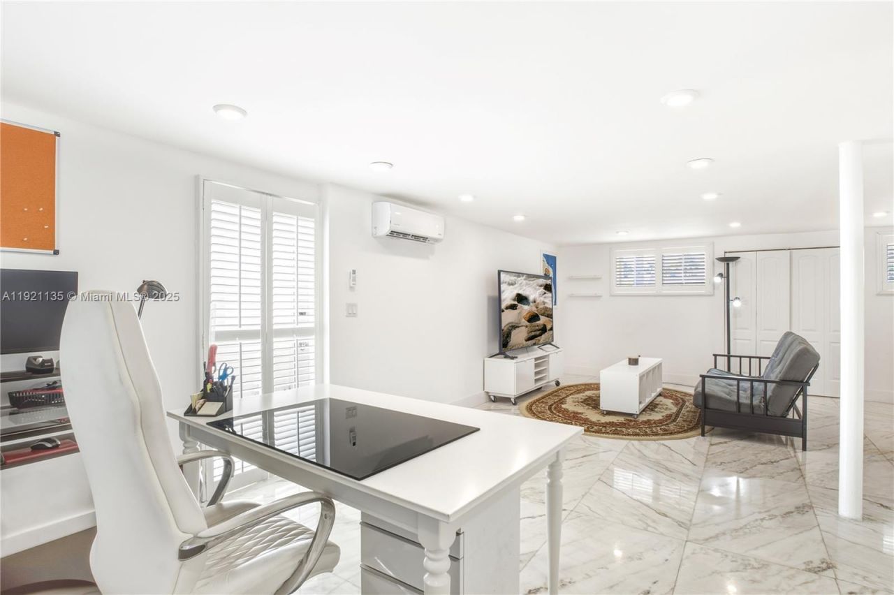 12545 Palm Rd, North Miami, FL 33181 Photo