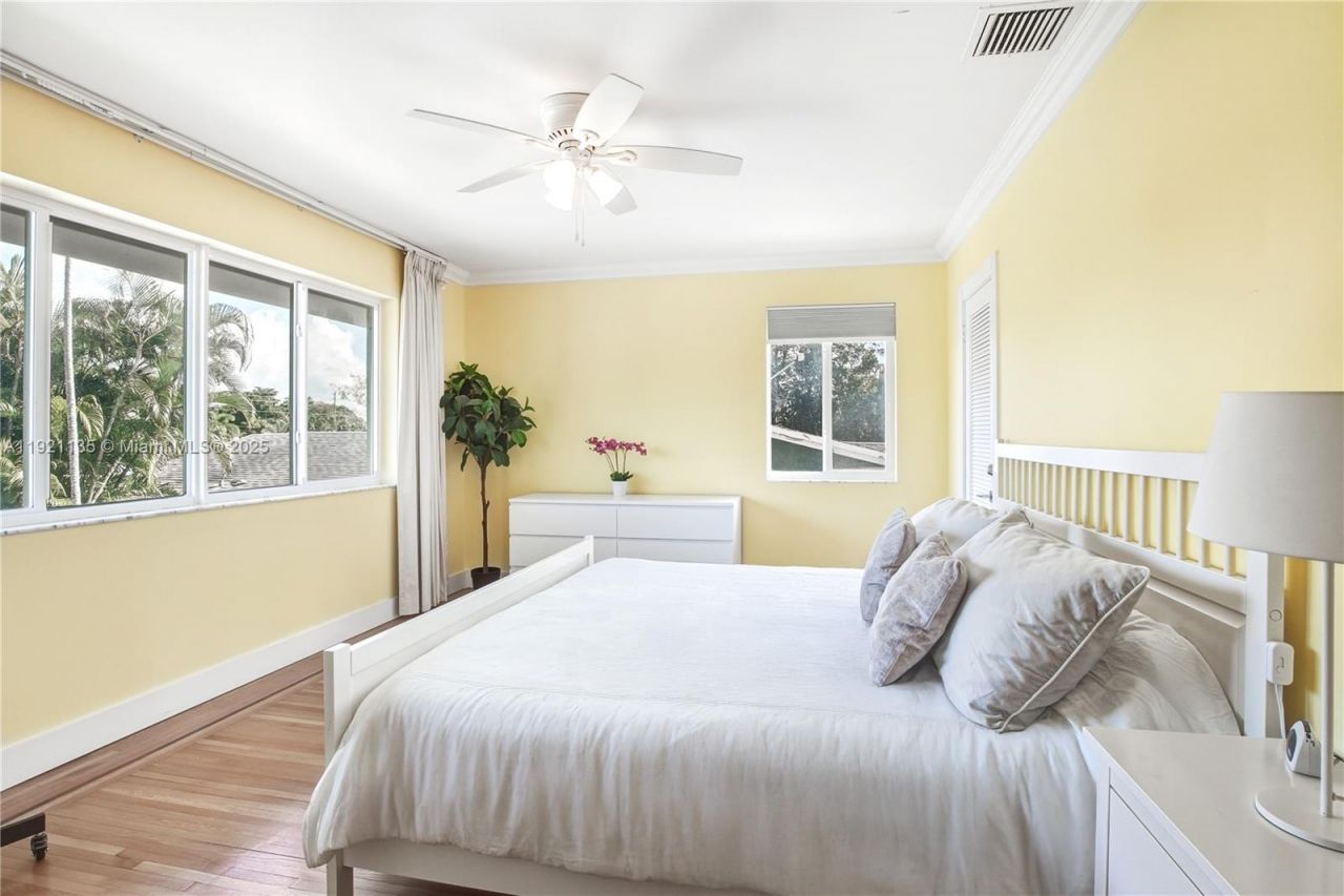 12545 Palm Rd, North Miami, FL 33181 Photo