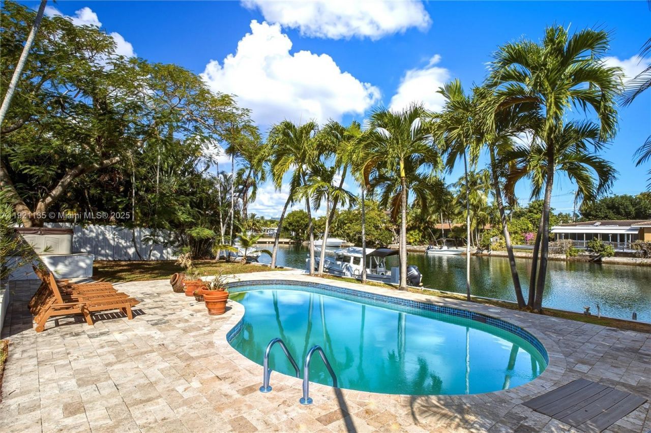 12545 Palm Rd, North Miami, FL 33181 Photo