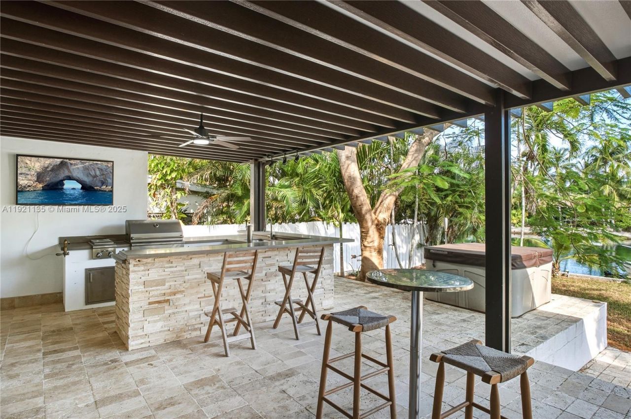 12545 Palm Rd, North Miami, FL 33181 Photo